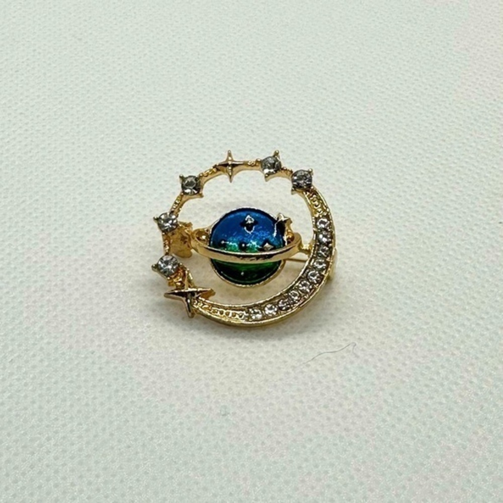 Planet with shooting‎ star enamel pin​